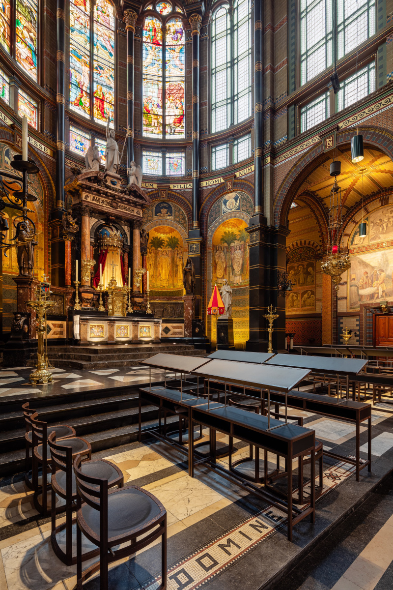 Verlichting in de Sint Nicolaas Basiliek Amsterdam